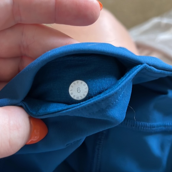 Lululemon 22” Leggings w/ Pockets - Everlux - Picture 3 of 3